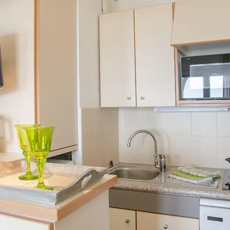 Pierre & Les Tamaris 公寓式酒店 3*