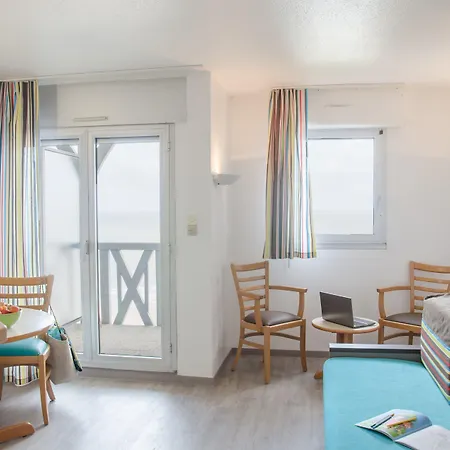 Pierre & Les Tamaris 公寓式酒店 3*