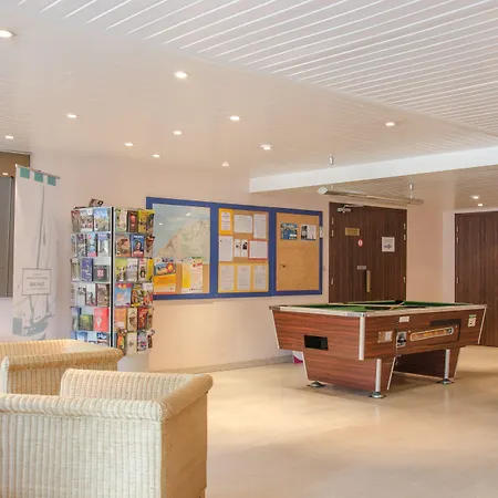 Pierre & Les Tamaris 3* 滨海图维列